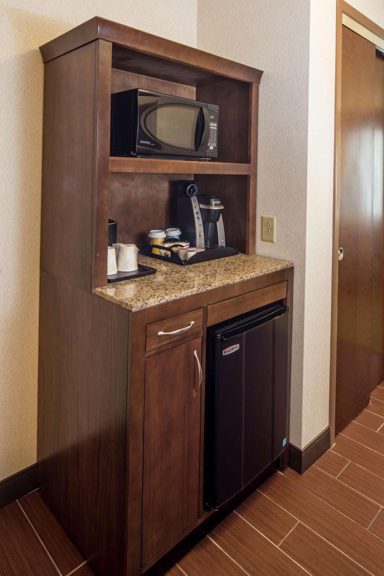 Hilton Garden Inn Uniontown Exterior foto